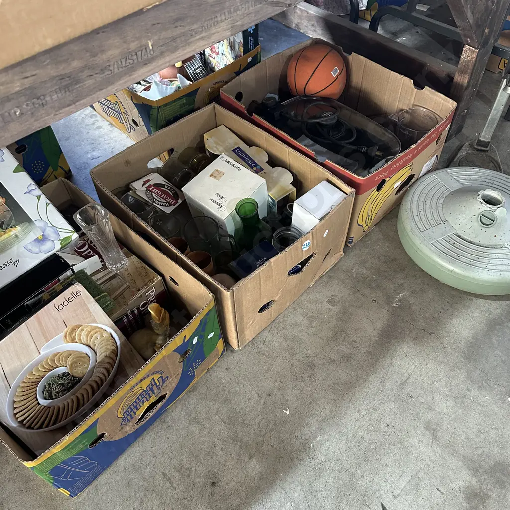 Three boxes with electric frying pan, umbrella stand, boxed glassware etc. Image 1++