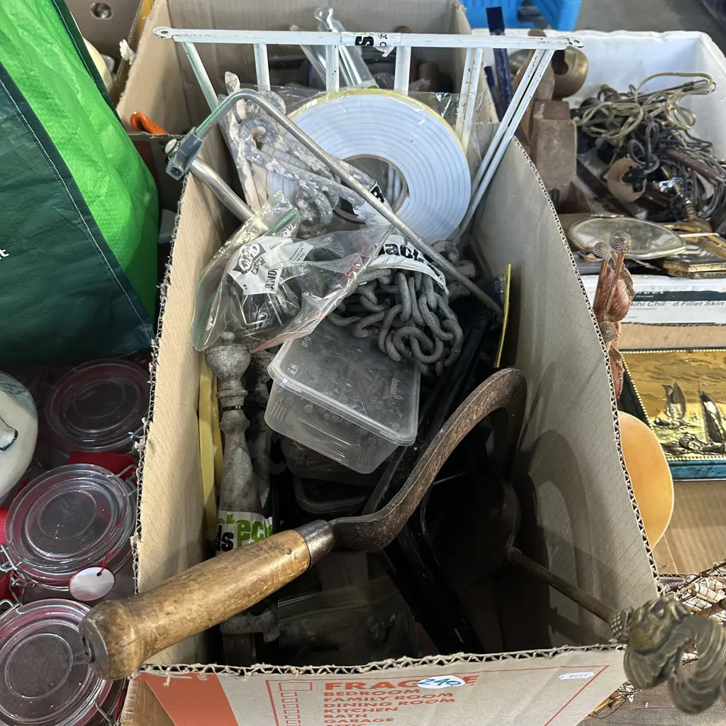 Box lot including nails, chain, shelf brackets, castors etc. Image 1++