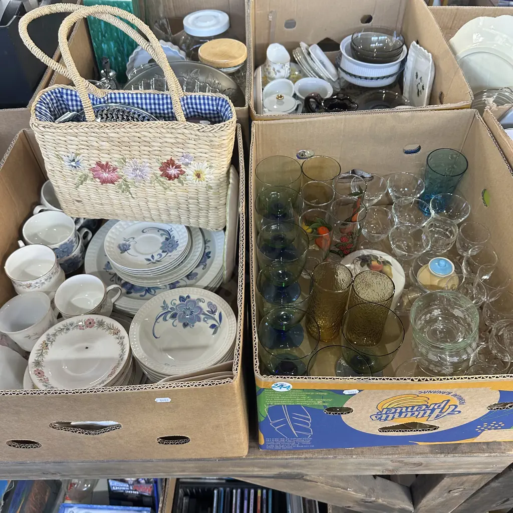 Two boxes dinnerware and glasses etc. Image 1++