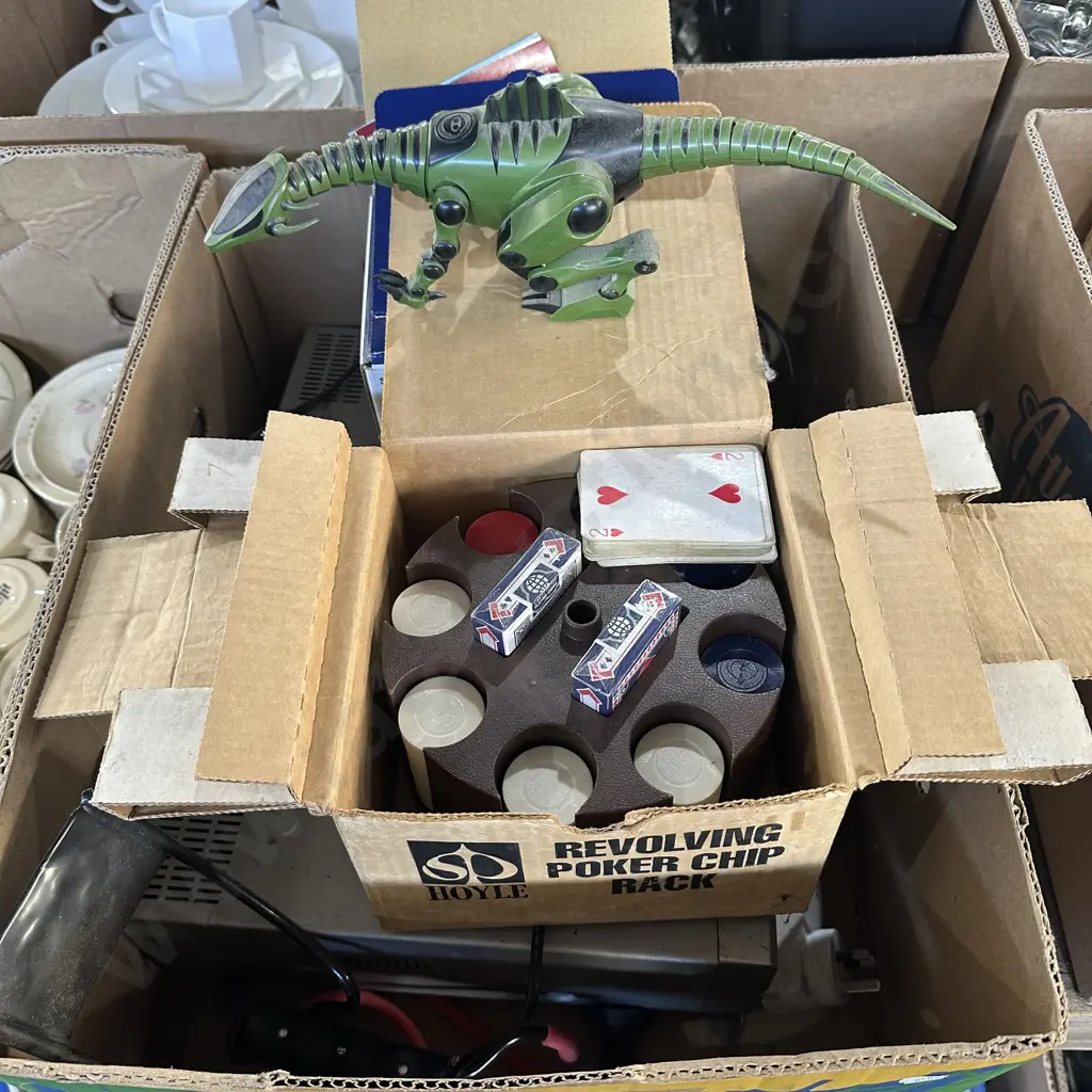 DVD/VCR combo player plus poker chip rack. Image 1++