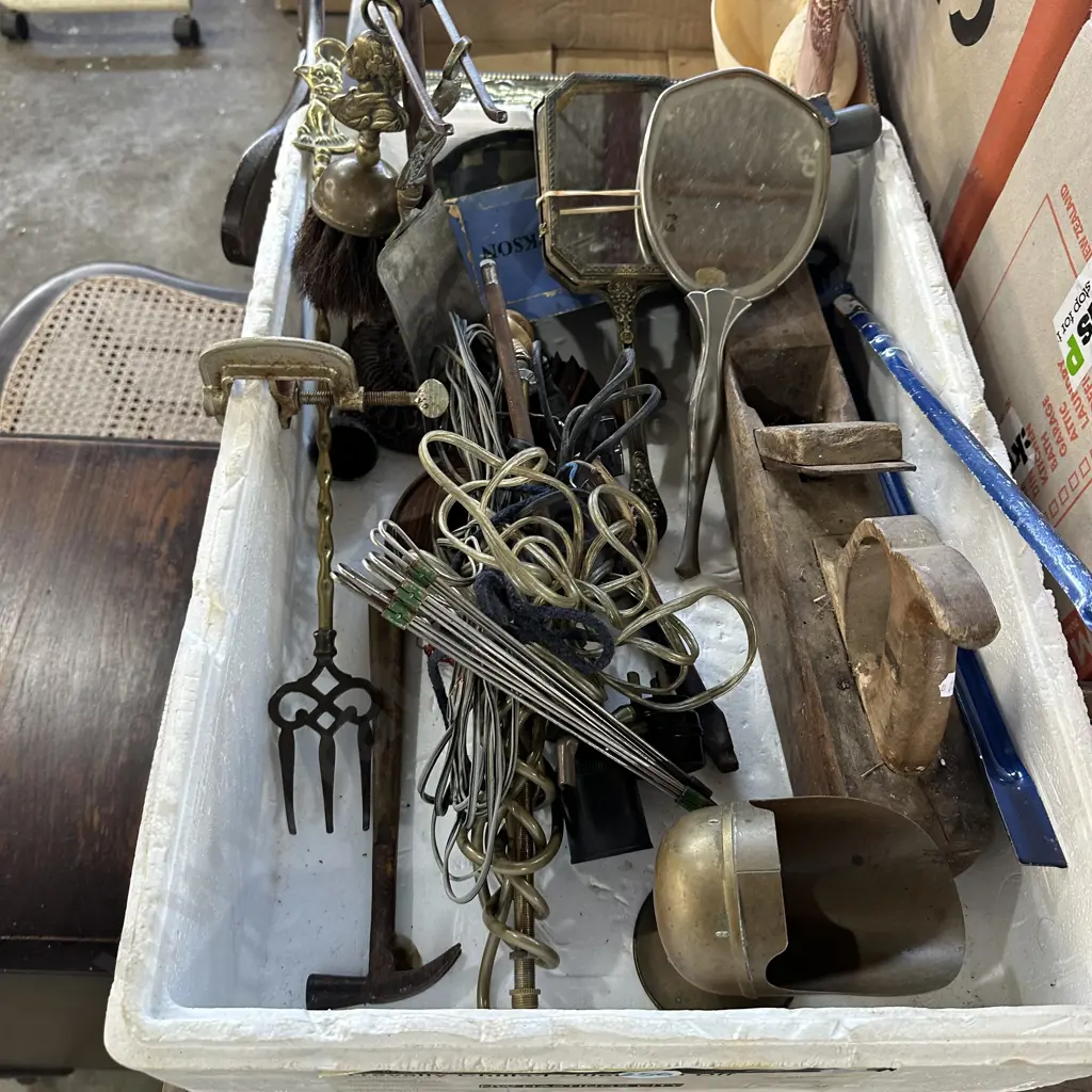 Box of collectables Image 1++