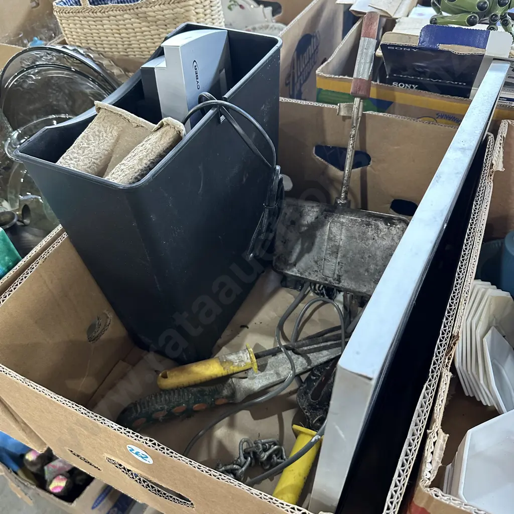 Box lot toastie maker, paper shredder, garden tools and solar panel etc. Image 1++