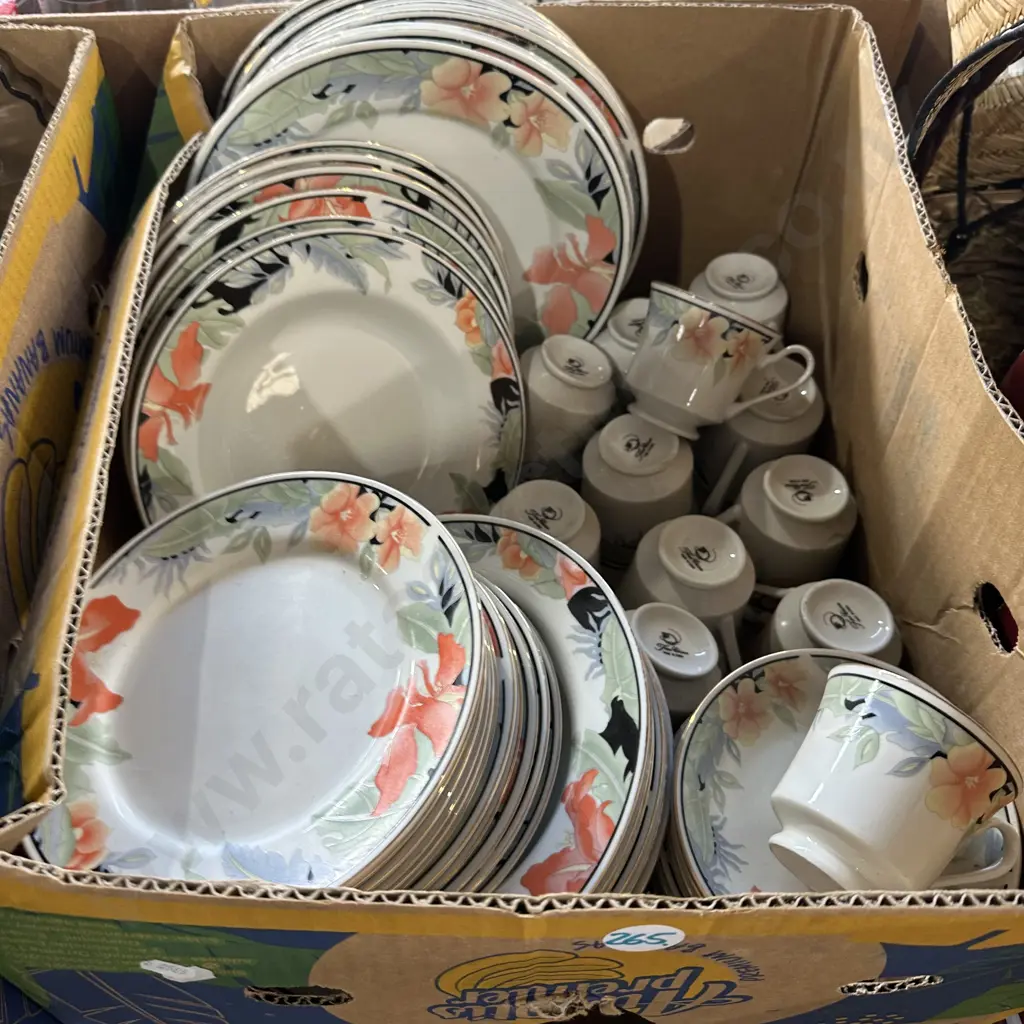 Dinner set. Image 1++