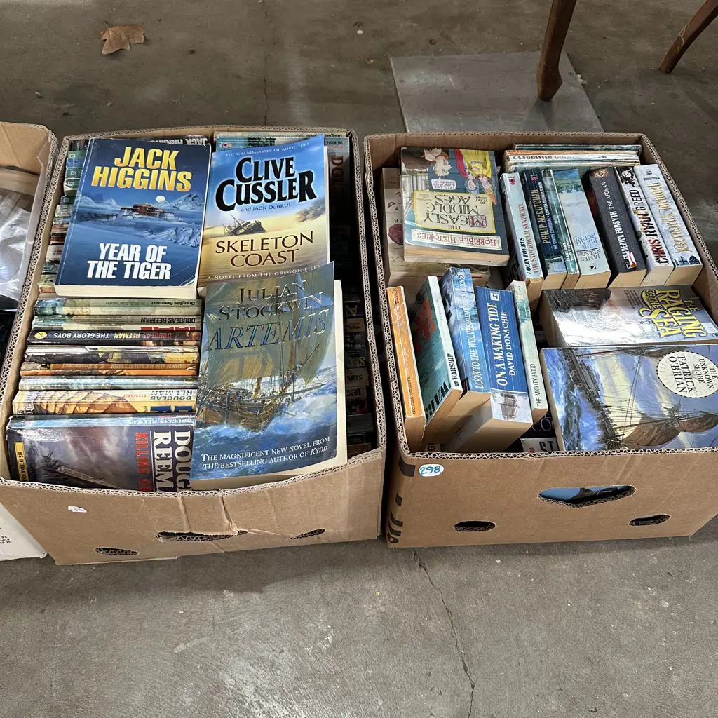 Two boxes of books. Image 1++