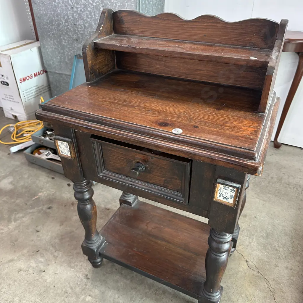 Pine hall table Image 1++