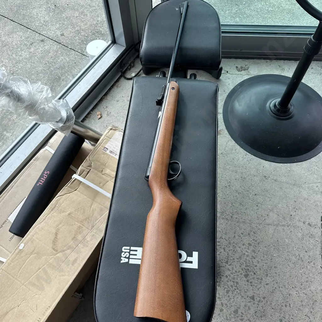 BSA Meteor .177 caliber air rifle plus slugs Made in England Image 1++