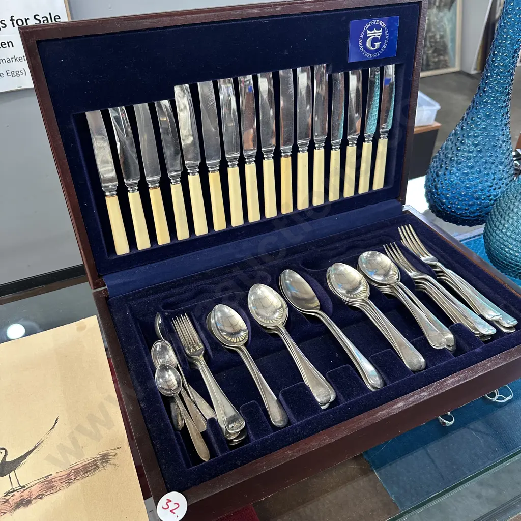 Boxed Bone handle cutlery service Image 1++