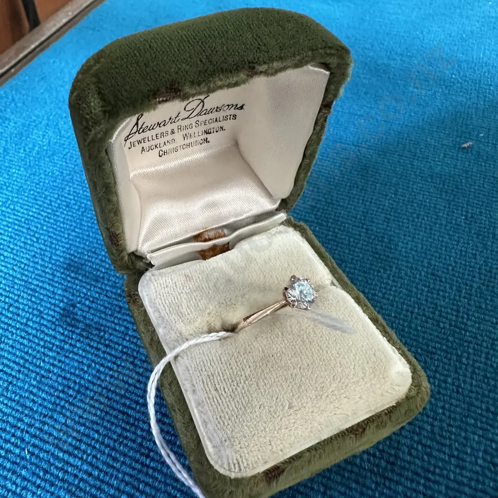 Gold stamped 375 ring with solitaire quartz Image 1++