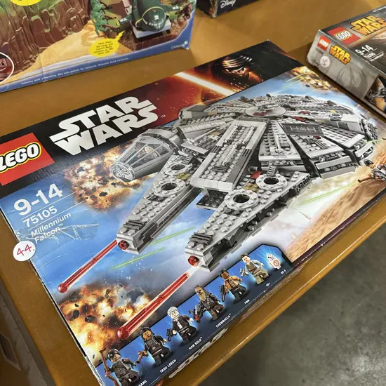LEGO Star Wars Millennium Falcon 75105
