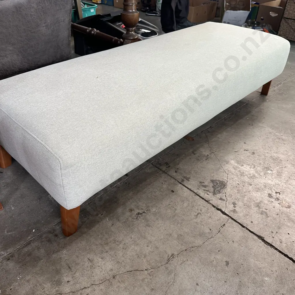 large ottoman Image 1++
