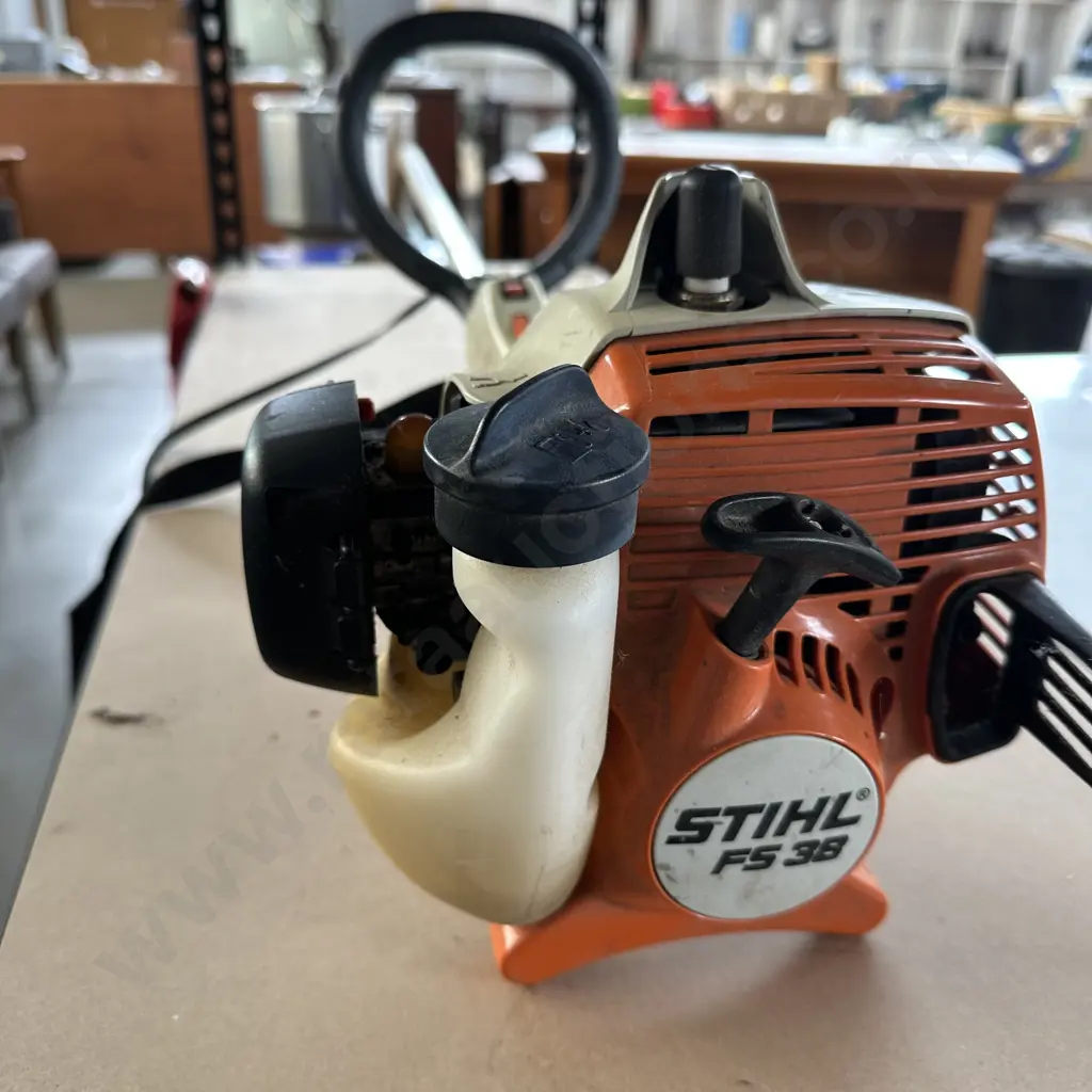 STIHL petrol strimmer FS 38 Image 1++