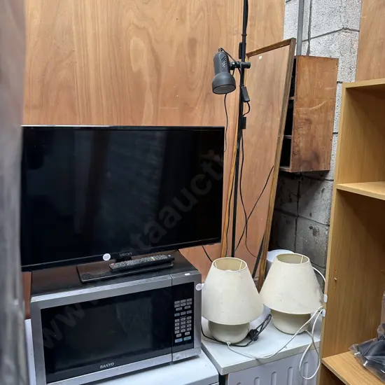 Sanyo microwave, mirror, lamps