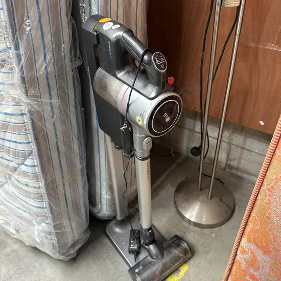 LG stick vac plus lamp