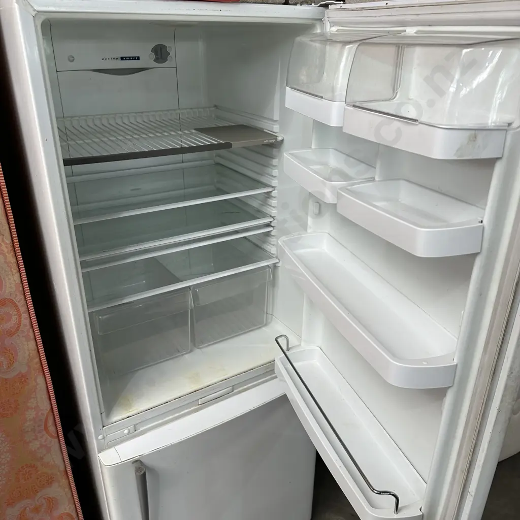 fridge freezer - average Image 1++