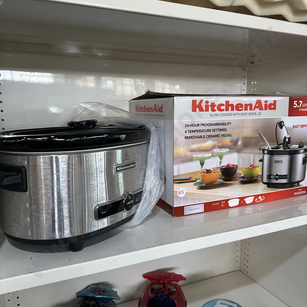 Unused KitchenAid Slow cooker with easy serve lid. Image 1++