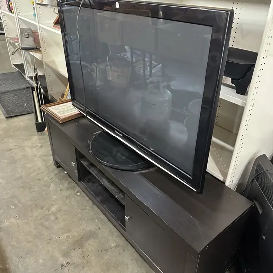 Panasonic 50inch model TH-P50S10Z Plasma TV plus console.