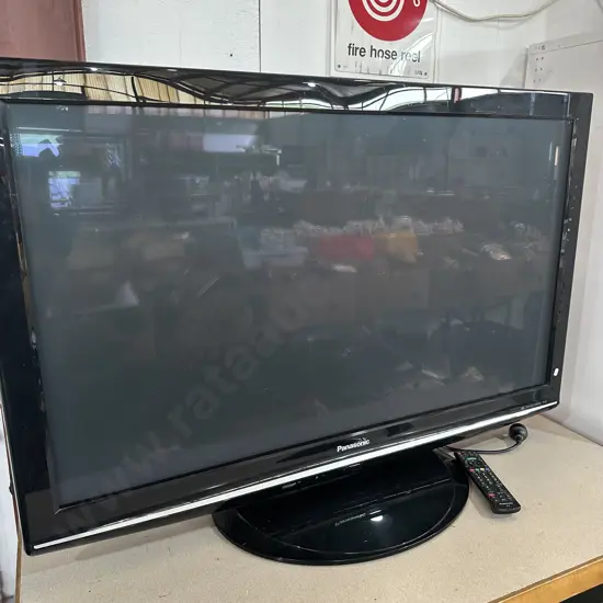 Panasonic 46inch model TH-P46S10Z Plasma TV with remote.