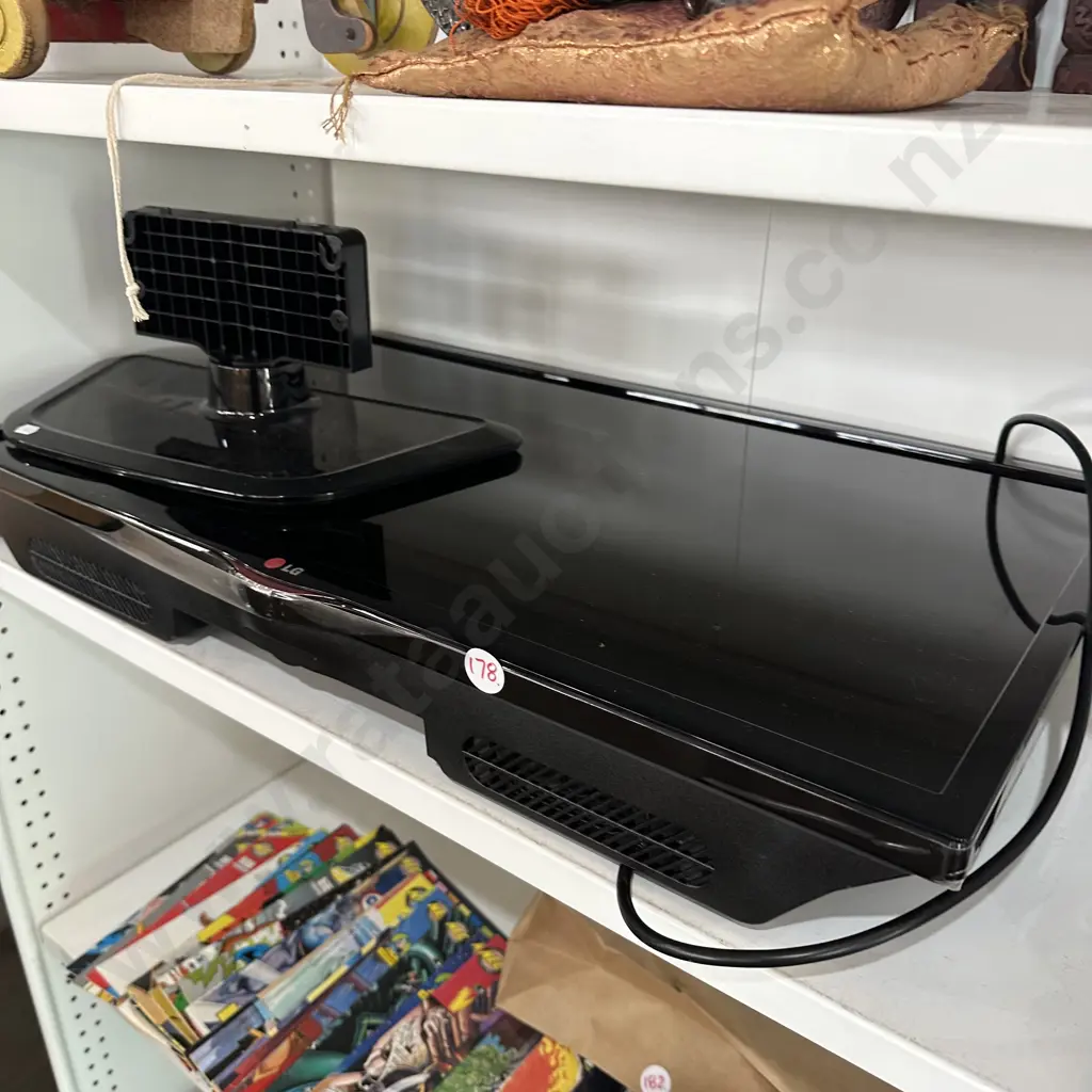 LG 32 inch model 32LN541B-TB plus remote (needs screws for base) Image 1++