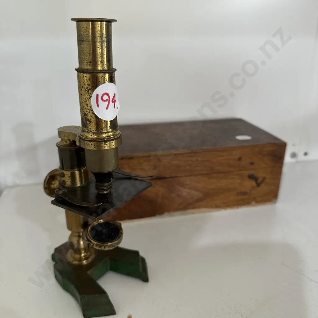 Antique brass microscope including storage box. 20cm tall Image 1++