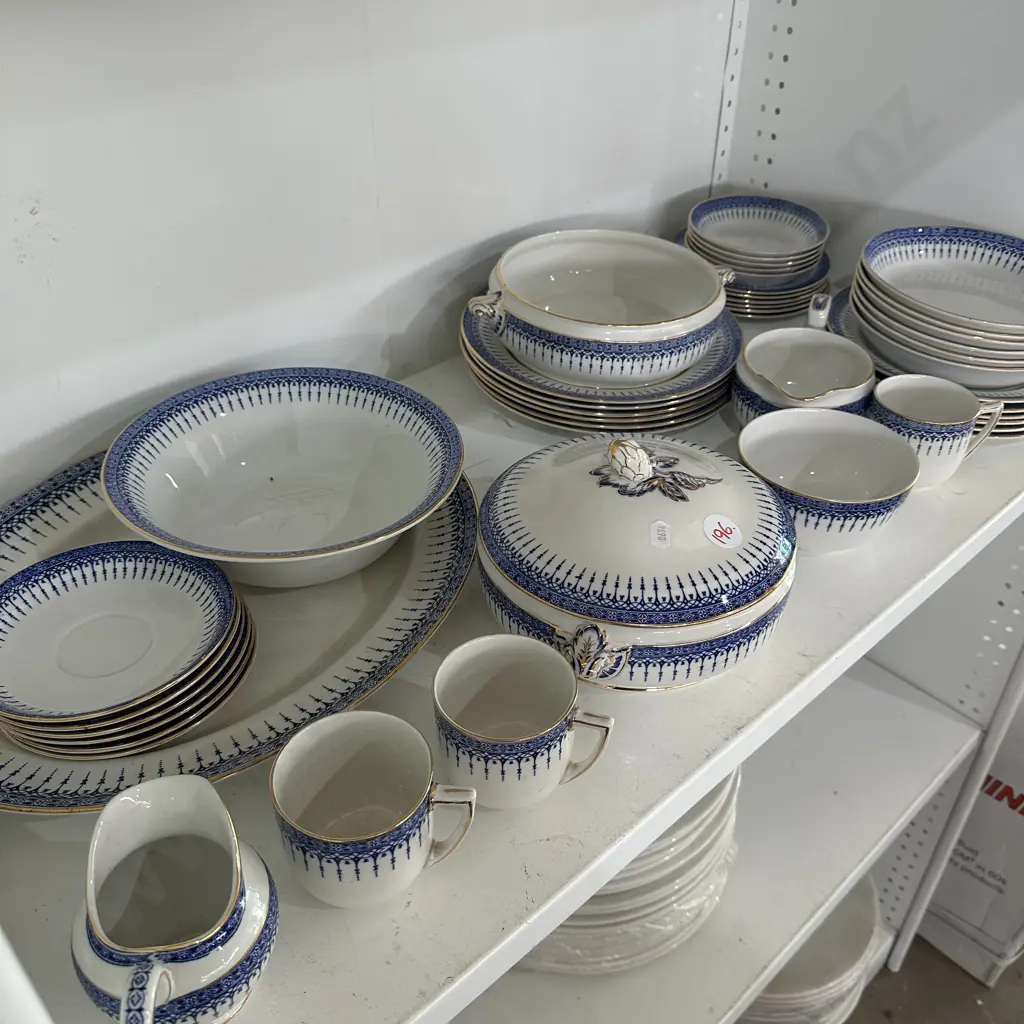 Royal Doulton dinner service Image 1++