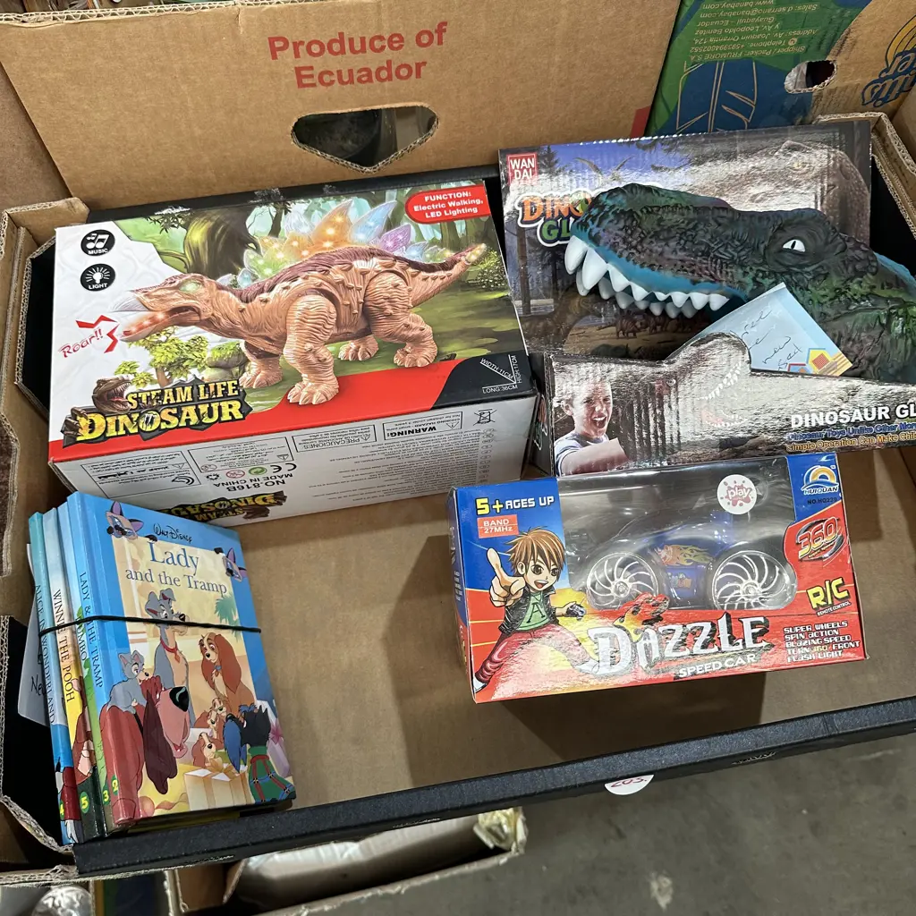 Boxed vintage toys and books. Image 1++