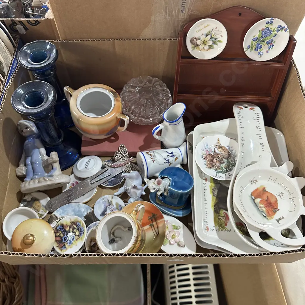 Box of collectables. Image 1++