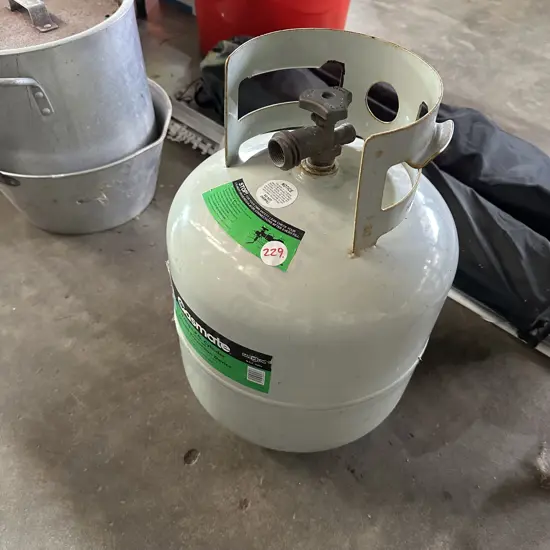 9Kg gas bottle.