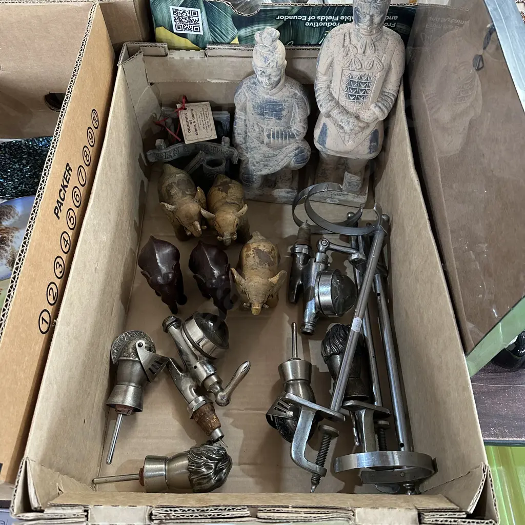 Box lot elephants, drink pourers etc. Image 1++