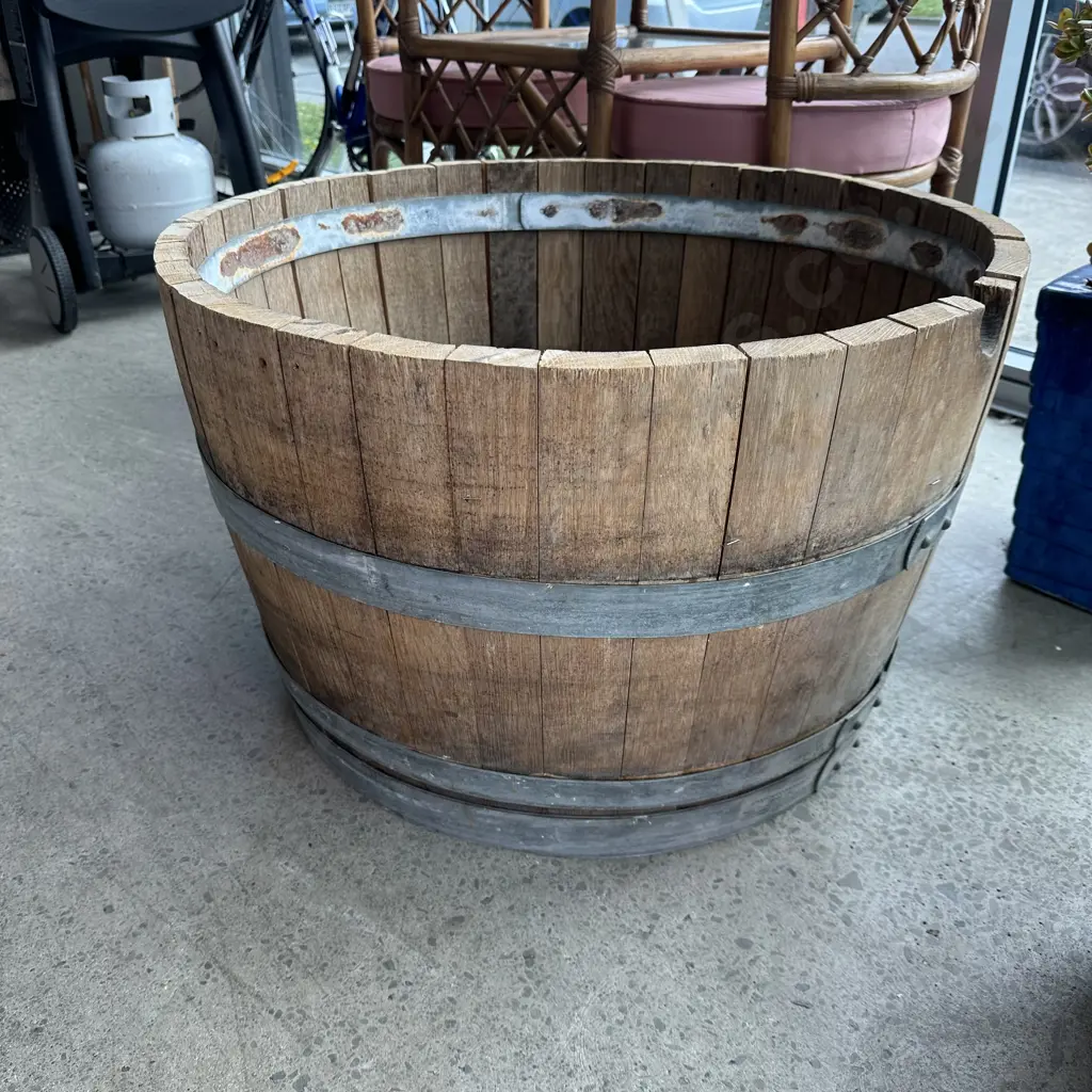 Half wine barrel Image 1++