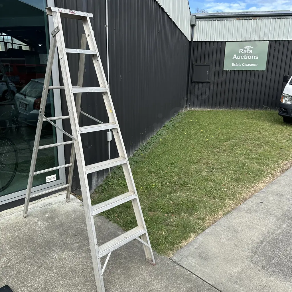 7 foot ladder Image 1++