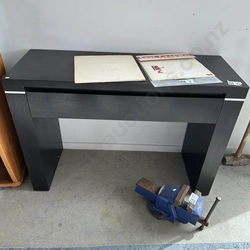Hall table with draw Image 1++