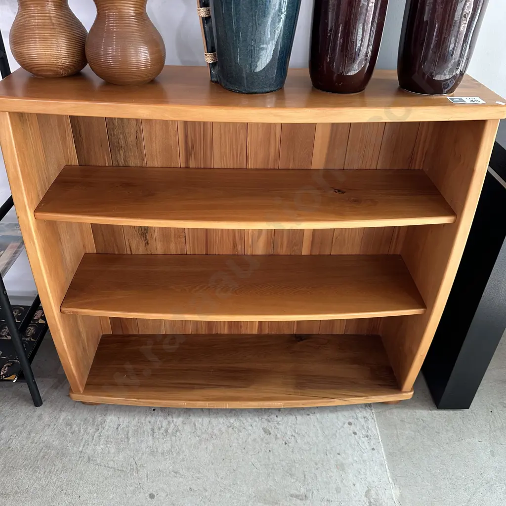 Rimu bookshelf Image 1++
