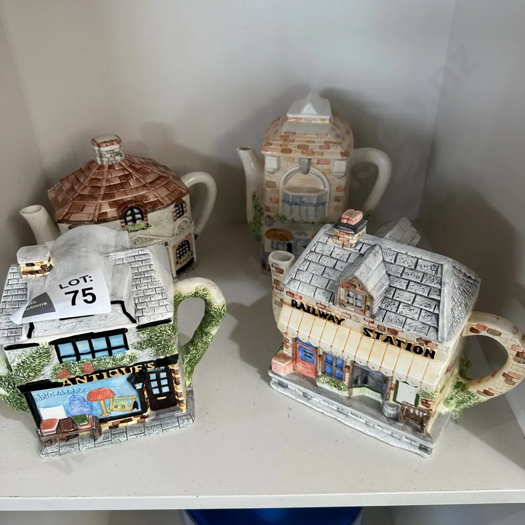 4 cottage teapots Image 1++