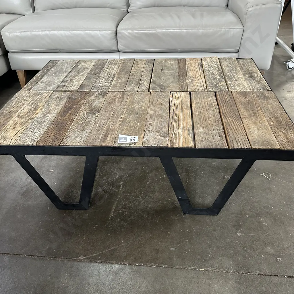Wine barrel topped coffee table Image 1++