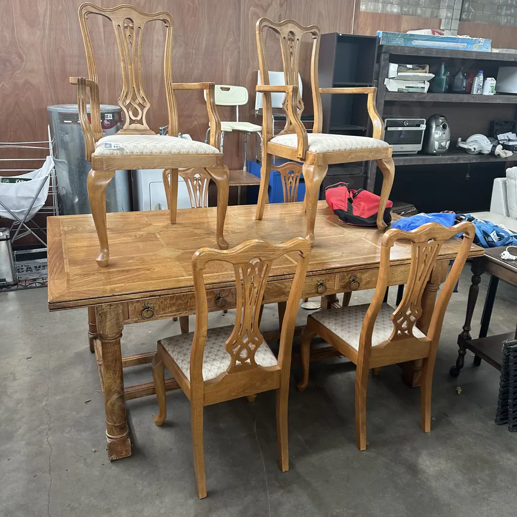 Inlay dining table and 6 chairs Image 1++