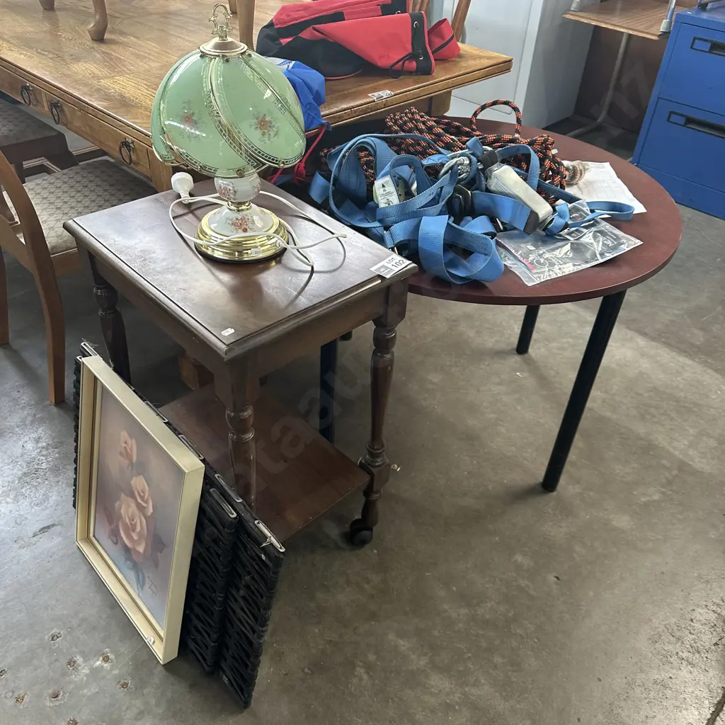 Side table, lamp, mats and round table Image 1++