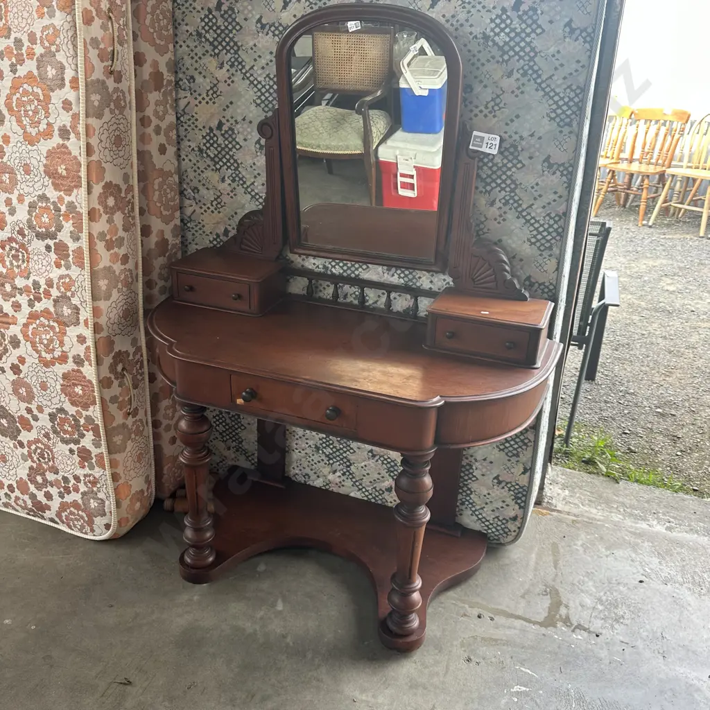 Victorian dresser Image 1++