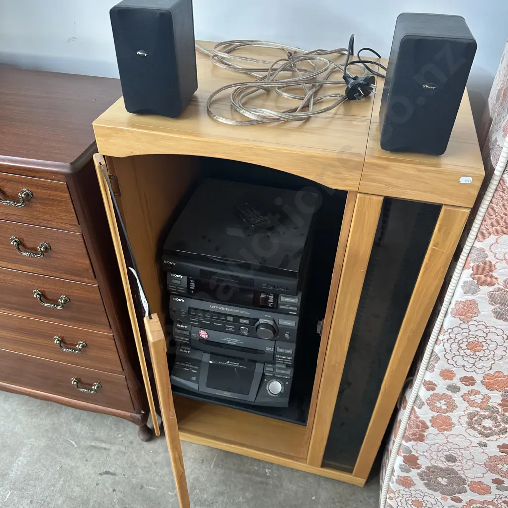 Stereo cabinet and Sony stereo Image 1++