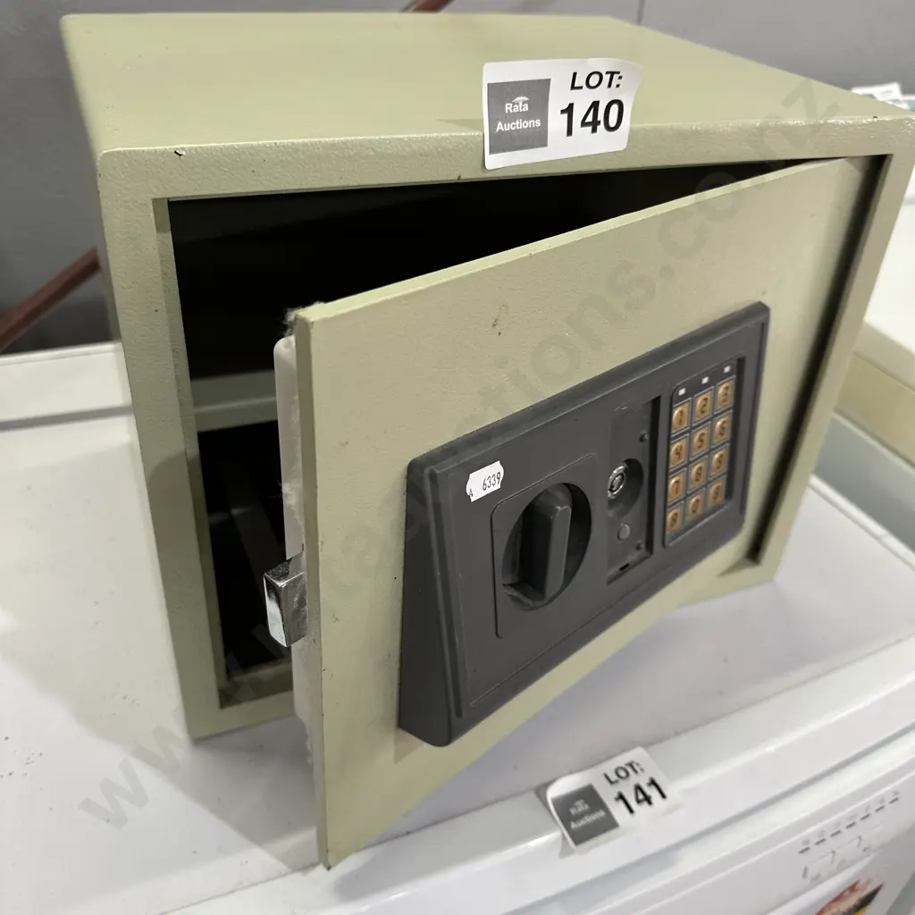 Safe - as is Image 1++