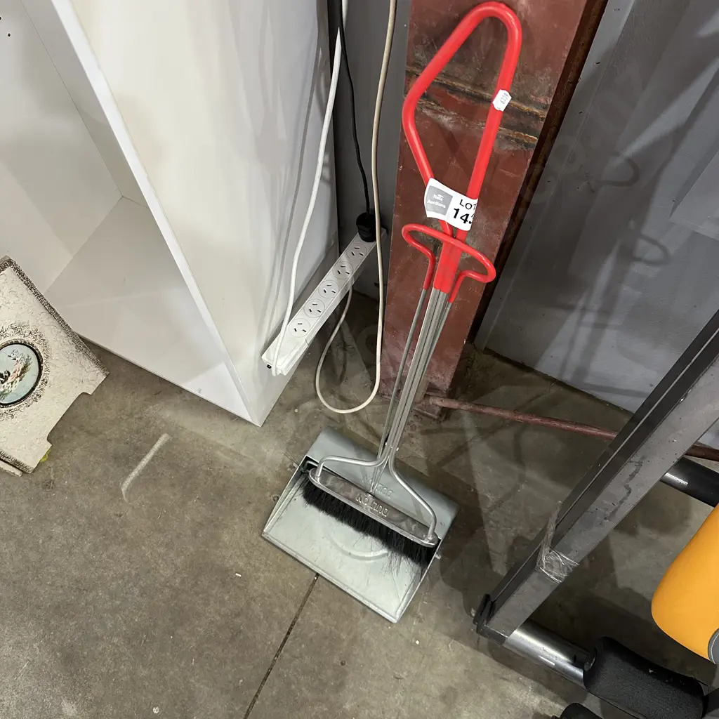 Dust pan and broom Image 1++