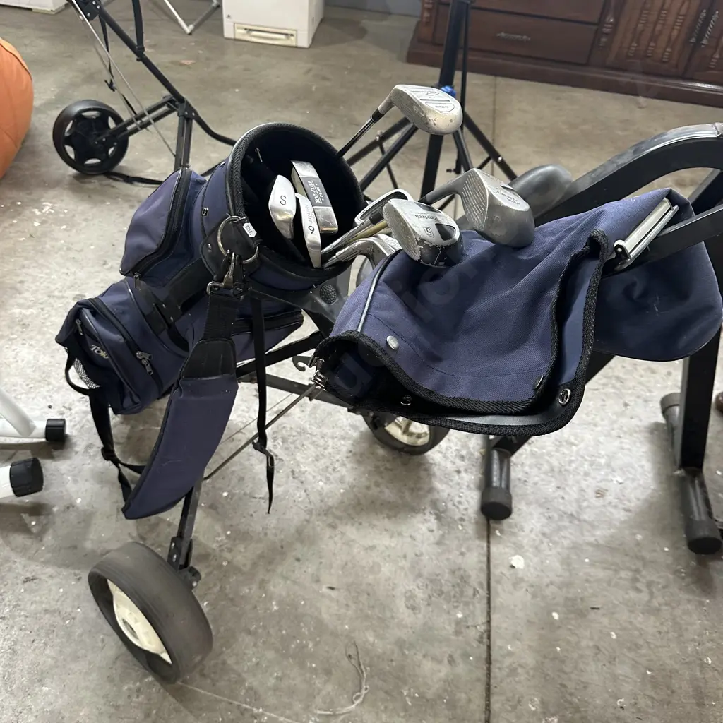 Golf clubs and trundler Image 1++