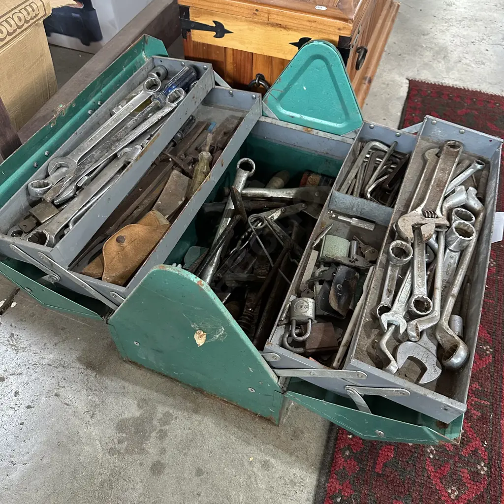 Tool box and contents Image 1++