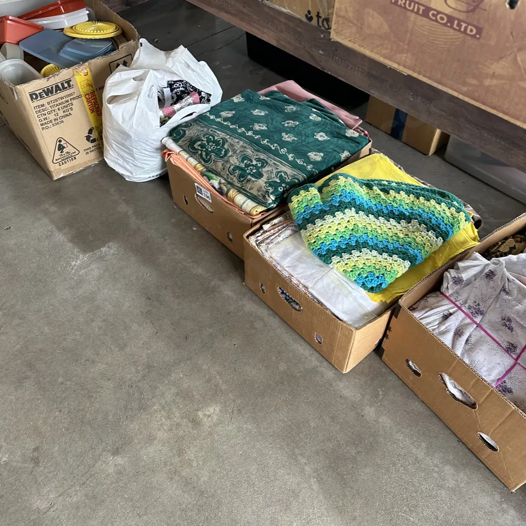 3 boxes material plus tupperware Image 1++