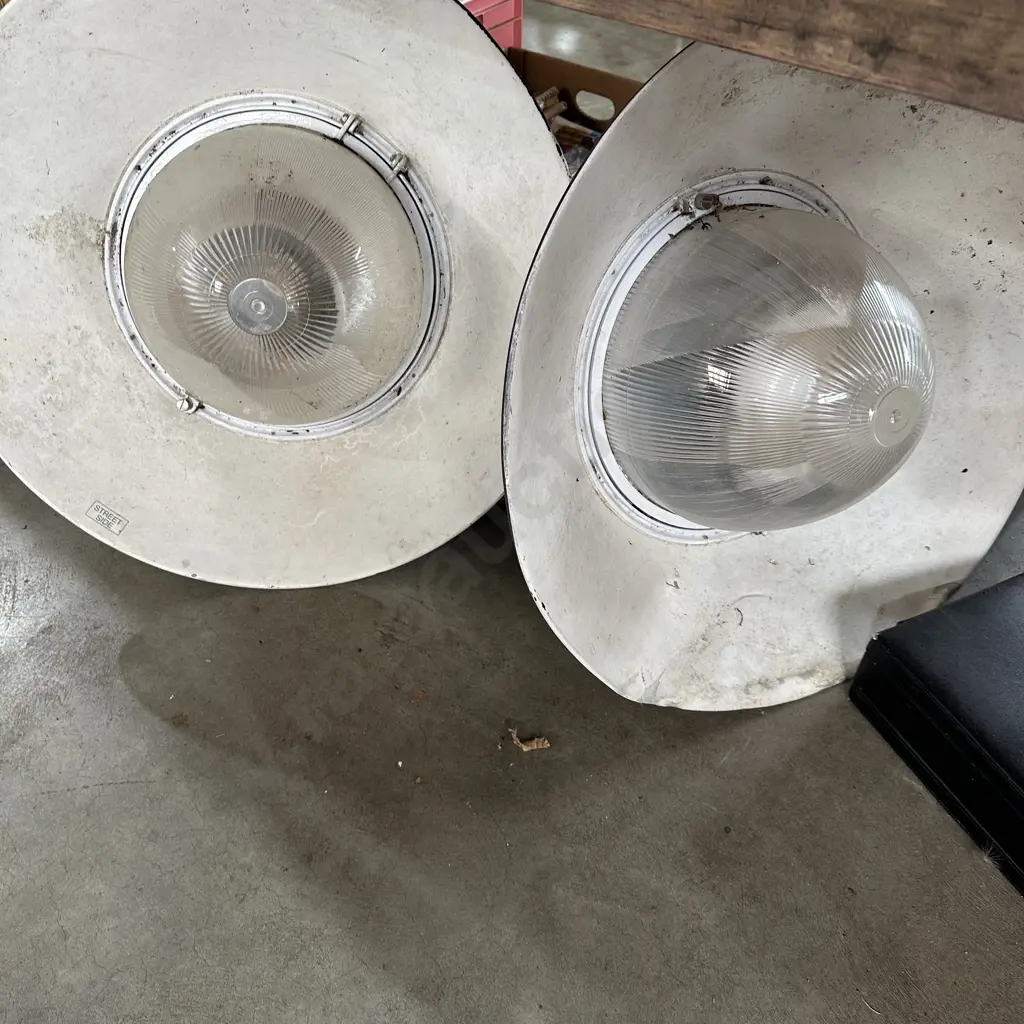 2 street lamps Image 1++