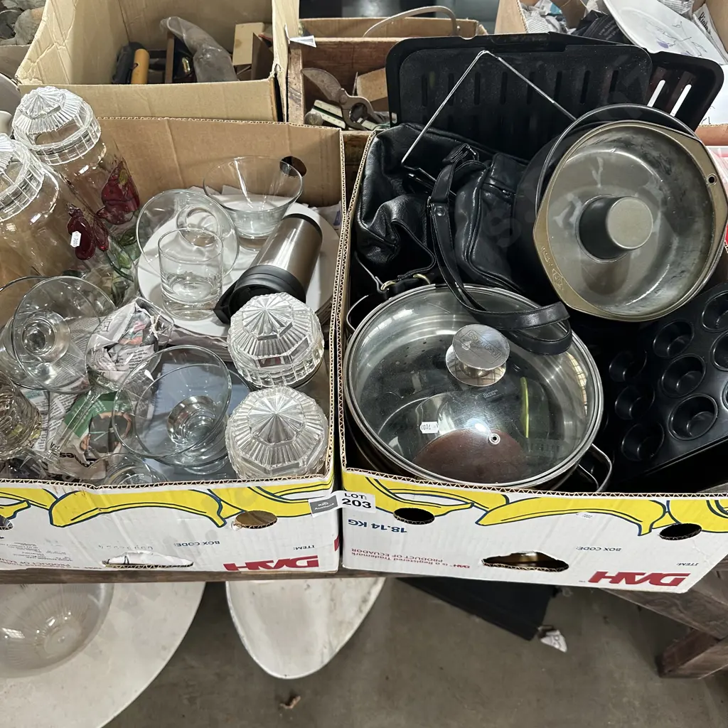 2 boxes cookware etc Image 1++