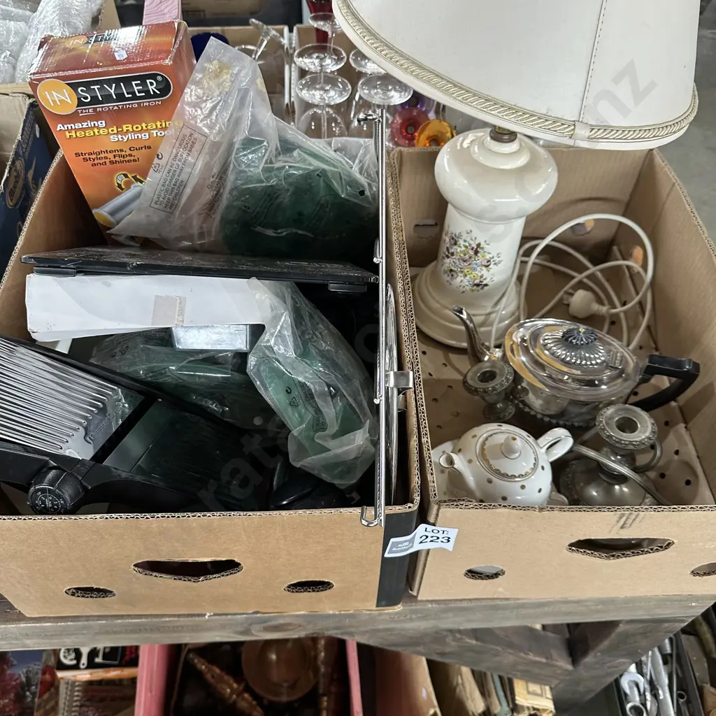 2 boxes kitchenware etc Image 1++
