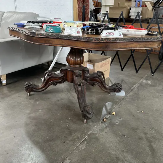 Lou table
