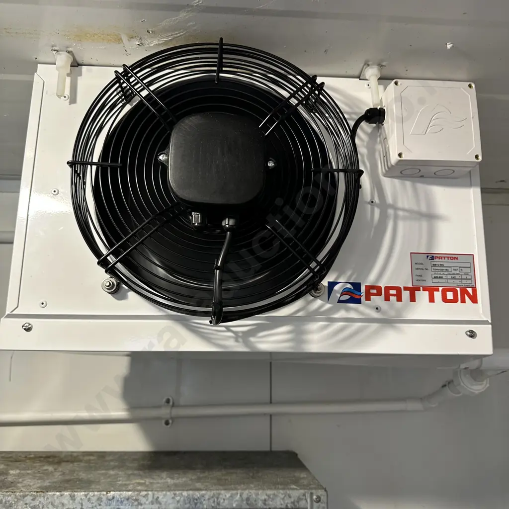 Large chiller with near new unit Image 1++