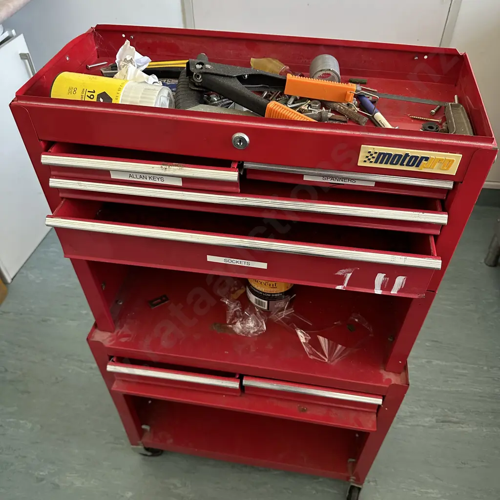 rolling tool box and contents Image 1++