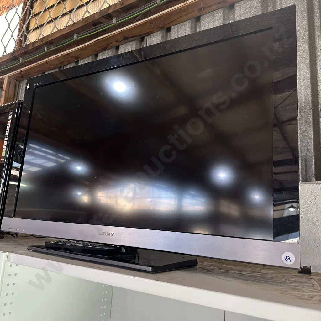 Sony 50inch TV with remote Image 1++